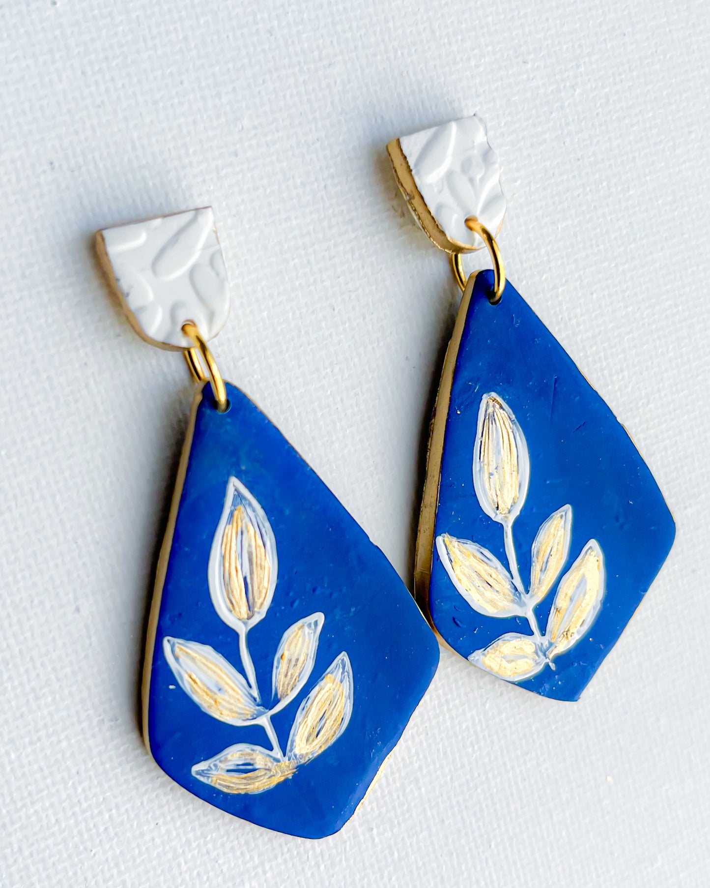 Aurora Dangles